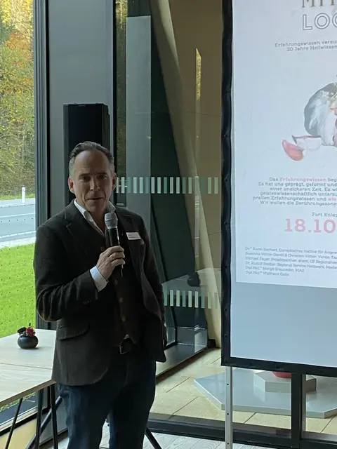 Martin Grassberger ist Mediziner, Biologe und Professor für Gerichtsmedizin an der Sigmund Freud Privatuniversität in Wien. Als Autor und Experte für Umwelt- und Ernährungsmedizin verbindet er medi-zinisches Wissen mit ökologischer Verantwortung und setzt sich für eine regenerative Landwirtschaft und ganzheitliche Gesundheitsförderung ein. | Foto: TAURISKA