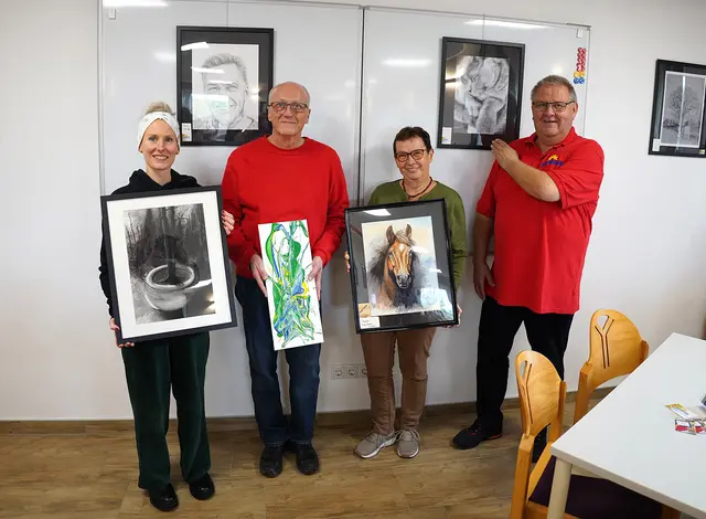 Titelfoto Zwettl: Am Wochenende verwandelte sich das Feuerwehrhaus Rudmanns in eine Galerie: Julia Zwölfer, Richard Wiesinger, Heidi Pucher und Rudi Hofmann präsentierten ihre Werke.  | Foto: Franz Fichtinger