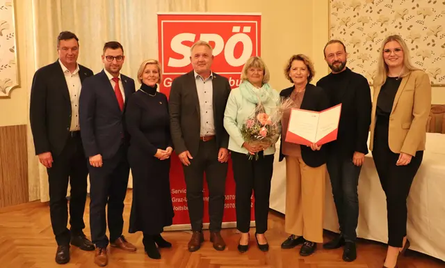Bgm. a.D. Ursula Rauch (Bildmitte) mit LAbg. Jochen Bocksruker, Kaldorfs GK Stephan Scheifinger, Vzbgm. Sabine Jakubzig, Bgm. Manfred Komericky sowie Ursula Lackner, Max Lercher und LAbg. Chiara Glawogger. | Foto: Edith Ertl