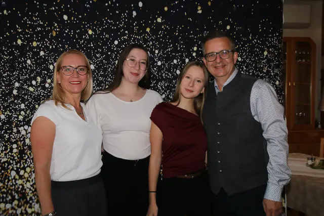 die Familie Schmid - Ilse, Celine, Sahra und Thomas 