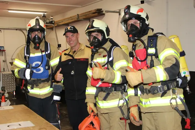 Daumen hoch, gut gemacht: Die teilnehmenden Trupps zeigten großes Fachwissen und ebensolches Engagement. | Foto: BFV Reutte/Tiefenbrunn