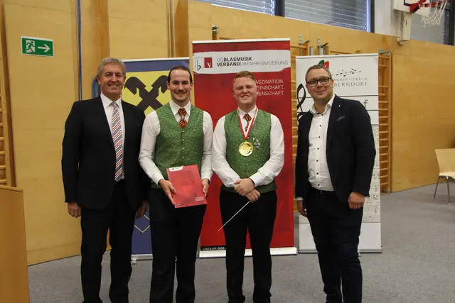 V. l.: Gottfried Reisegger (Jury), Christian Plakolm und Christian Lackner (beide Ortsmusik Walding), Bezirksobmann Martin Hinterberger. | Foto: OÖBV Urfahr-Umgebung