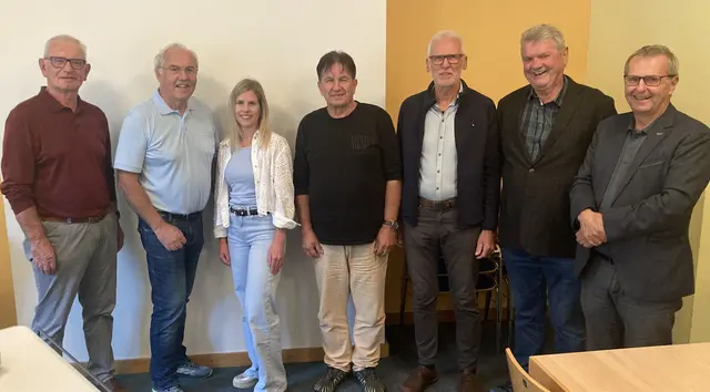 Von links: Anton Wagner, Karl Larndorfer (beide Seniorenbund), Nicole Aufreiter (Bürgerservice Gemeinde), Helmut Feichtinger (Trainer), Herbert Kohlberger (Seniorenbund), Ernst Horky (Pensionistenverband) und Christian Denkmaier (Bürgermeister). | Foto: Gemeinde Neumarkt im Mühlkreis