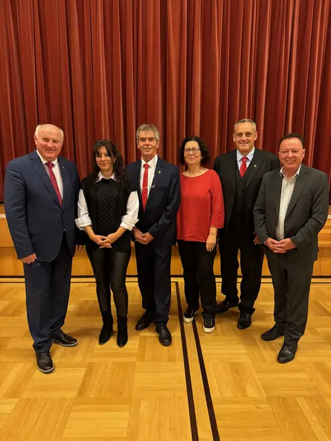 BGM Ernst Wendl, Obmann-Stellv. Michaela Cander, Obmann Herbert Stuxer, Obmann-Stellv. Ulrike Artner, Obmann-Stellv. Robert Beneder und Klubobmann LAbg. Hannes Wenniger | Foto: Gemeinde Himberg