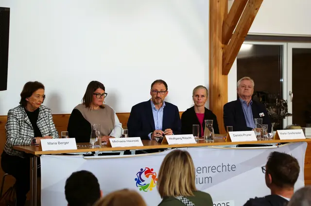 Macht und Ohnmacht, humanitäre Grundrechte durchzusetzen, diskutierte das prominent besetzte Podium. | Foto: Eckhart Herbe