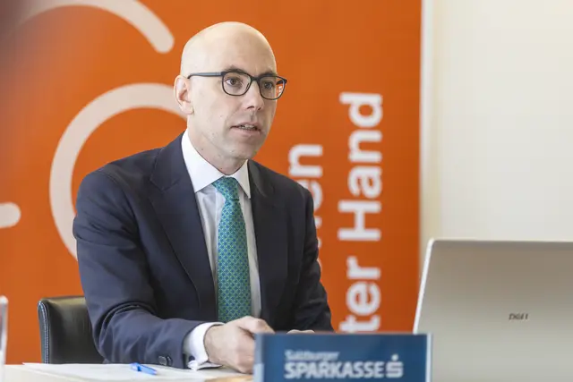 Der Landesdirektor der Salzburger Sparkasse, Claus Graggaber, präsentierte die Sparstudie 2025.  | Foto: Wildbild/Rohrer