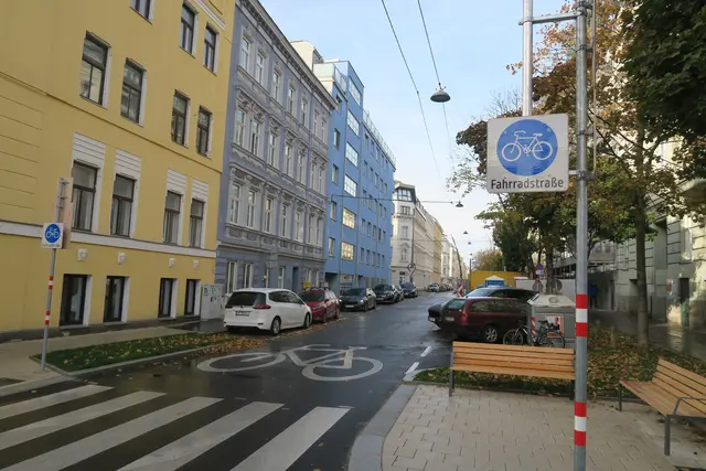 Die parallel zur Hütteldorfer Straße verlaufende Meiselstraße wurde zur Fahrradstraße umgebaut. Und die daran anschließende Hütteldorfer Straße bekam bis zur Leyserstraße eine breite Radfahr-Allee.  | Foto: Patricia Hillinger/MeinBezirk
