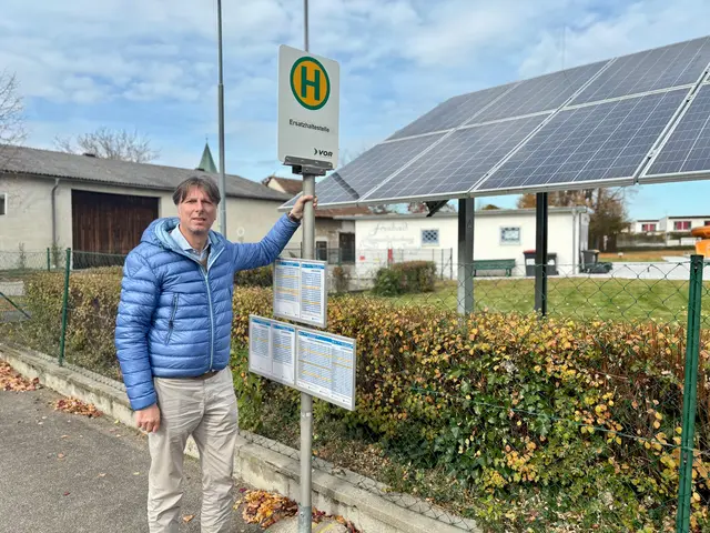In Sigmundsherberg sorgt eine neue Ersatzhaltestelle beim Freibad für reibungslosen Busverkehr während der Bauarbeiten am Bahnhof. | Foto: Markus Kahrer