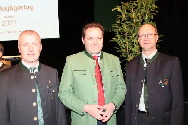 Beim heurigen Bezirksjägertag: Bezirksjägermeister-Stv. Christian Wanzenböck, Bundesminister Norbert Totschnig und Bezirksjägermeister Karl Wöhrer. | Foto: Manfred Wlasak