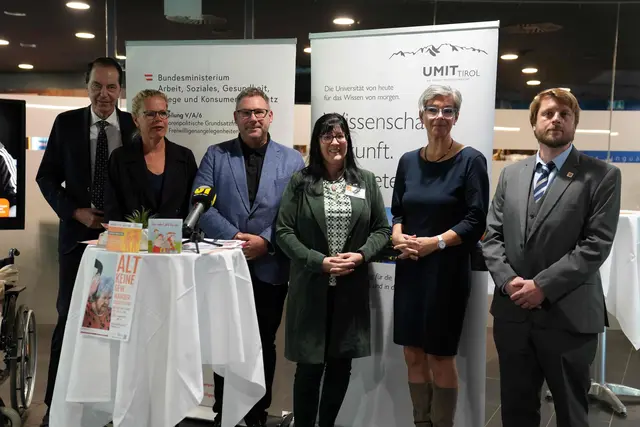 Rektor Rudolf Steckel (UMIT TIROL), Kathrin Sevecke (Kinder- und Jungendpsychiatrie Hall), Halls Vizebgm. Werner Hackl, Gerlinde Hochhauser (Pro Senectute), Bezirkshauptfrau Kathrin Eberle und Dominic Waldegger (Sozialministerium) eröffneten die Veranstaltung „hALT Keine gewALT“. | Foto: UMIT Hall