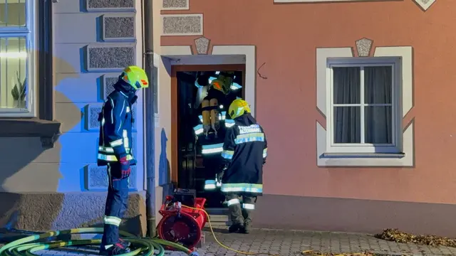 Das Feuer des Zimmerbrandes hätte das ganze Haus verschlingen können. | Foto: DOKU-NÖ