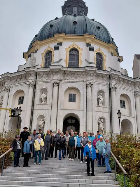 Die Pensionisten aus Elbigenalp, Bach und Umgebung statteten dem Kloster Ettal einen Besuch ab. | Foto: Siegele