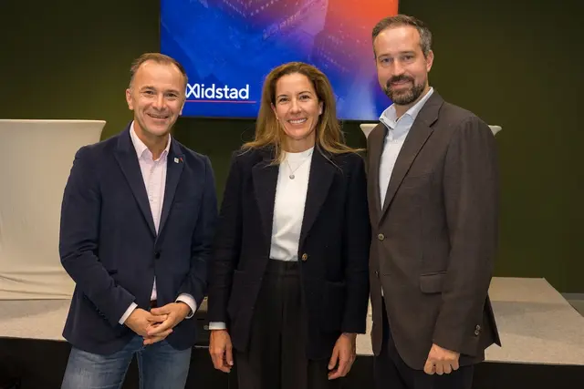 Bürgermeister Bernhard Auinger, Christina Locher, Geschäftsführerin der tristar Austria GmbH, LHStv. Stefan Schnöll | Foto: Wildbild