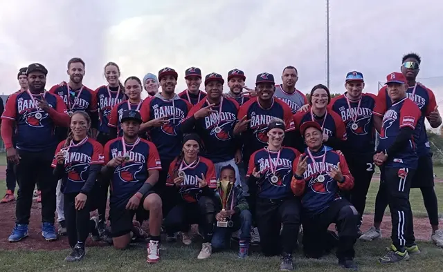 Als erfolgsverwöhnter Serien-Staatsmeister war die Freude bei den Bandits &amp; Witches Linz über den Vizemeistertitel etwas gedämpft.  | Foto: Witches Linz