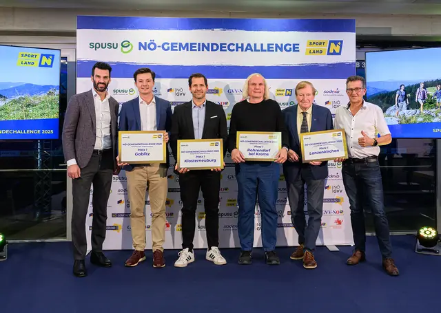 Siegerfoto: LH-Stellvertreter Udo Landbauer, Robin Auer (Gablitz), Marcel Weigl (Klosterneuburg), Peter Räuschl (Rohrendorf), Manfred Grimm und Manfred Thurner (Lanzenkirchen) | Foto: NLK Burchhart