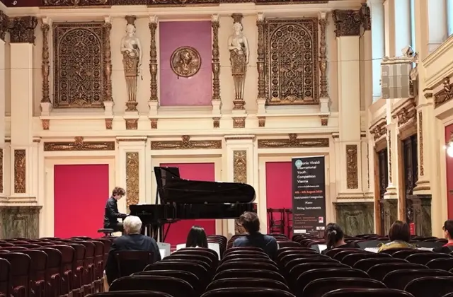 Juan David Gutiérrez am Flügel beim Vorspiel vor der Jury des Vivali-Preises in Wien.  | Foto: Juan Fernando Gutiérrez