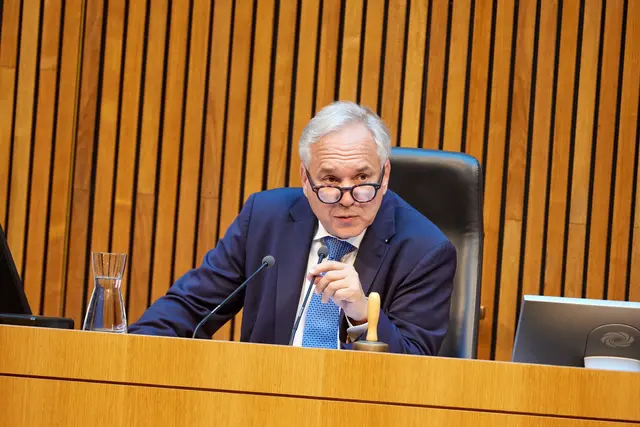 Den Vorsitz des Untersuchungsausschusses übernimmt erstmals Walter Rosenkranz, Nationalratspräsident und Mitglied der FPÖ. | Foto: Parlamentsdirektion/ Thomas Topf