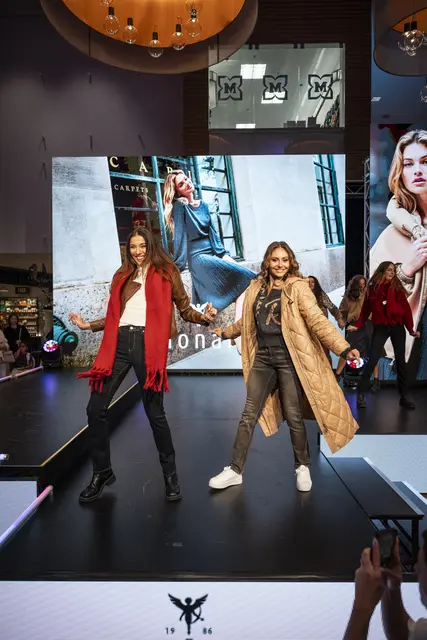 Bei der Shopping Night präsentierten Models aktuelle Fashion-Trends aus den DEZ-Shops
auf dem Laufsteg. | Foto: © David Johansson