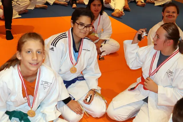 Drei österreichische Meisterinnen: v.l. Stefanie Kogler, Sarah Meyer und Elisabeth Brandstätter. | Foto: Judounion Hallein-Golling