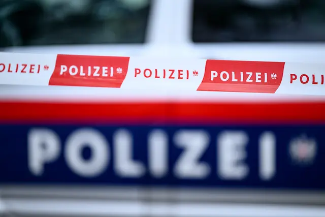 Raubüberfall, ein blutendes Opfer – und ein riesiges Drogenversteck. Die Polizei hatte bei einem Wochenend-Einsatz allerhand zu tun. (Symbolfoto) | Foto: MAX SLOVENCIK / APA / picturedesk.com