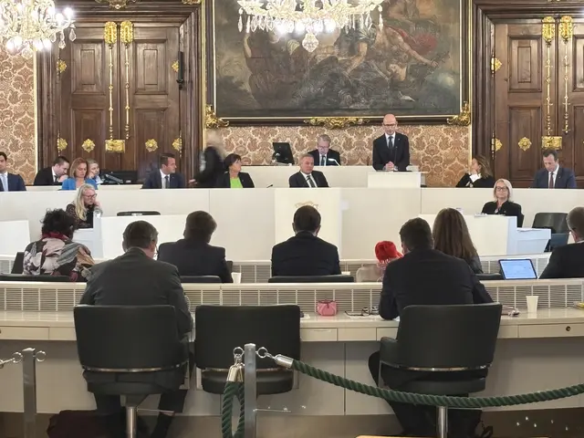 Willibald Ehrenhöfer (ÖVP) präsentierte den Landtagsabgeordneten den Budgetentwurf 2026.  | Foto: MeinBezirk/Verena Kriechbaum