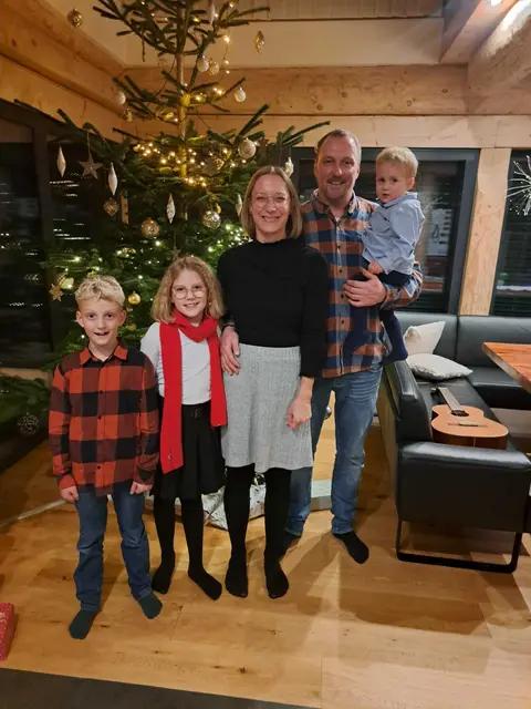 Zu Weihnachten 2023 war die Welt der Familie noch in Ordnung.  | Foto: Schörgenhuber