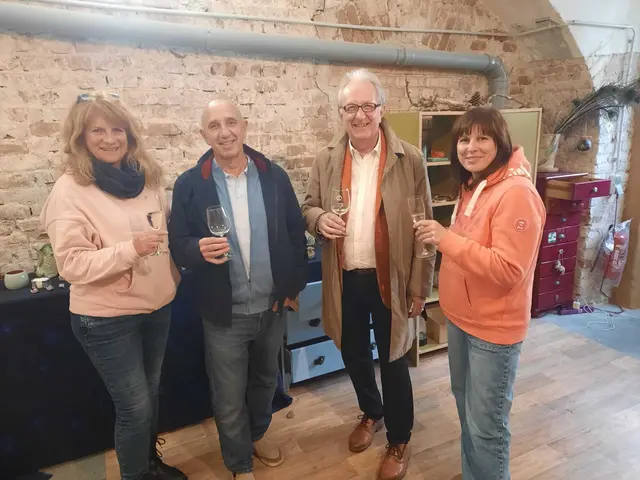 Günter Herz besuchte die Kunstgarage im Herzen der Kremser Altstadt.  | Foto: privat
