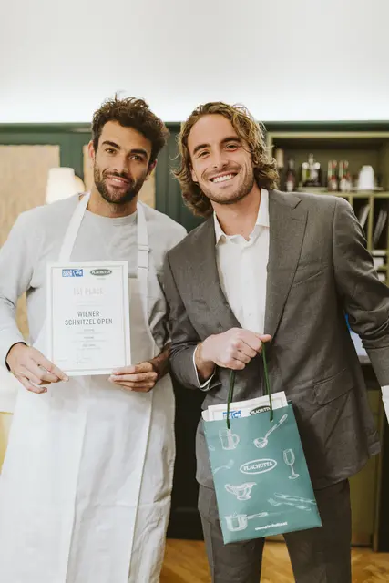 Als Sieger der „Wiener Schnitzel Open“ wurde der Italiener Berrettini (l.) ernannt, knapp vor Miedler und Musetti. Hier mit dem Griechen Tsitsipas zu sehen. | Foto: e|motion / Sascha Feuster