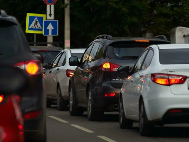 Bereits ab Freitagnachmittag, 24. Oktober, rechnet der Verkehrsclub mit verstärktem Reiseverkehr – insbesondere aus den Landeshauptstädten Richtung Ferienregionen. | Foto: zenitarka/Unsplash