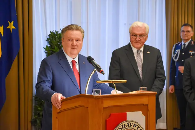 Ludwig (l.) lobte das politische Engagement von Steinmeier, auch was europäische Angelegenheiten angeht. | Foto: Andreas Pölzl/MeinBezirk Wien
