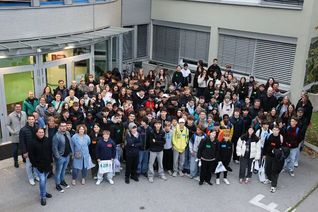 Vorab konnten sich MittelschülerInnen für thematisch unterschiedliche Touren anmelden und besuchten im Anschluss in Kleingruppen die Betriebe ihrer Wahl.  | Foto: MG Telfs