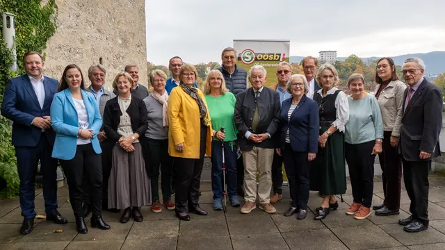 Die Ehrengäste gratulieren dem gesamten neuen Vorstand des OÖ Seniorenbundes Steyr. | Foto: OÖ Seniorenbund