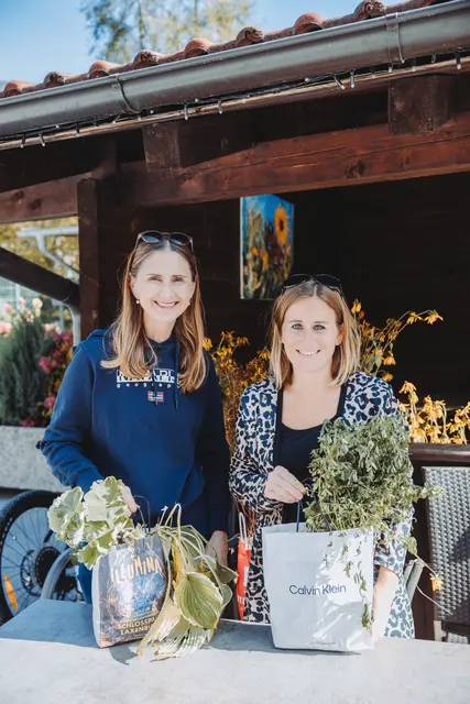 Setzlinge konnten mitgenommen werden beim Team Gabi & Betty des Gemeinschaftsgarten „Wir im Garten" | Foto: Regio Wipptal