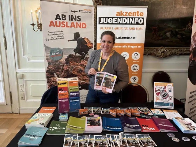 Barbara Syrowatka von akzente Salzburg wies auf die Arbeitschancen für Jugendliche im Ausland hin. | Foto: Emanuel Hasenauer