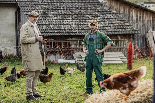 Heinz-Arthur Boltuch (rechts) spielt den Hühnerbauern Alois Fabsits. | Foto: ORF/Mona-Film/Landsiedl/Herbig