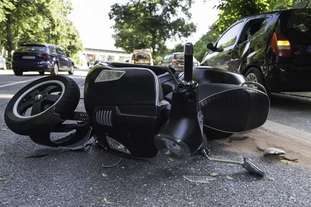 Gestern Abend kam es in Peuerbach zu einem Zusammenstoß von einem Auto und einem Moped. | Foto: PantherMedia/canetti