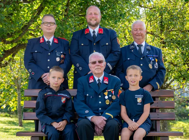 Familie Pirolt/Bornik - Enkel bis zum Uropa vereint die Familie die Leidenschaft für die Feuerwehr. | Foto: Privat