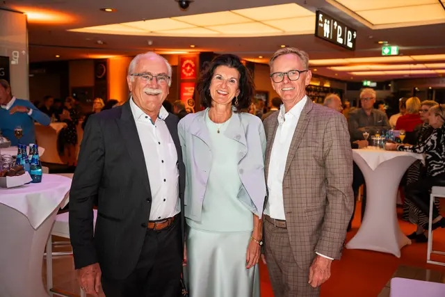 Friedlich Auer mit Claudia Auer-Hörtnagl und ehemaligem DEZ Center Manager Helmut
Larch. | Foto: © David Johansson