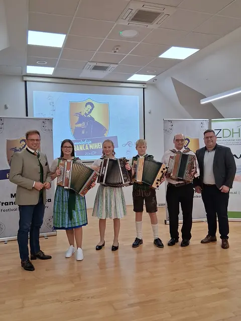 Die Harmonikasolistinnen und -solisten der Musikschule Mauern glänzten beim Internationalen Franc-Mihelič-Wettbewerb in Slowenien. | Foto: Musikschule Mautern