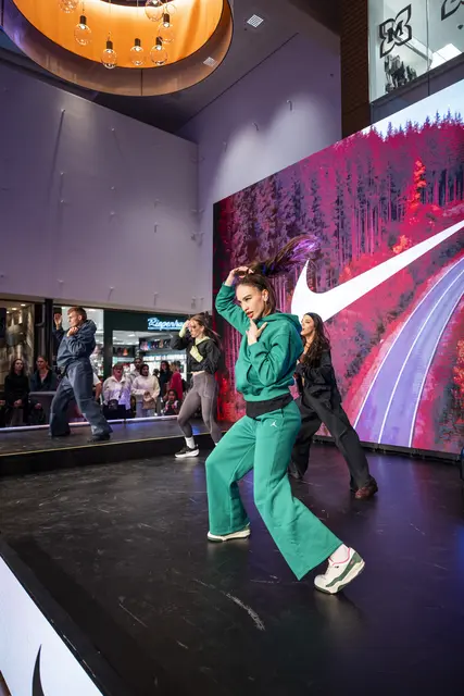 Bei der Shopping Night präsentierten Models aktuelle Fashion-Trends aus den DEZ-Shops
auf dem Laufsteg. | Foto: © David Johansson