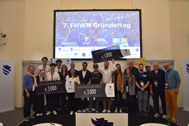 7. FHWN-Gründertag am City Campus Wiener Neustadt
Alle Siegerinnen und Sieger des Pitch-Contests beim diesjährigen Gründertag
 | Foto: © FHWN