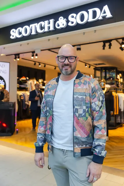 Christian Leitner, Franchise-Partner und Markenverantwortlicher Scotch & Soda Österreich, im neuen Store im Auhof Center in Wien. | Foto: Scotch & Soda Österreich / Fellner