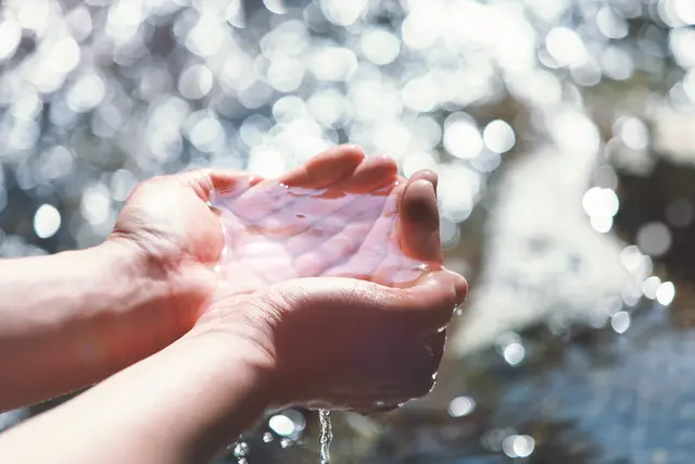vom Hydrographischen Dienst des Landes Kärnten im Gespräch. (Symbolfoto) | Foto: stock.adobe.com/at/ artpluskr 