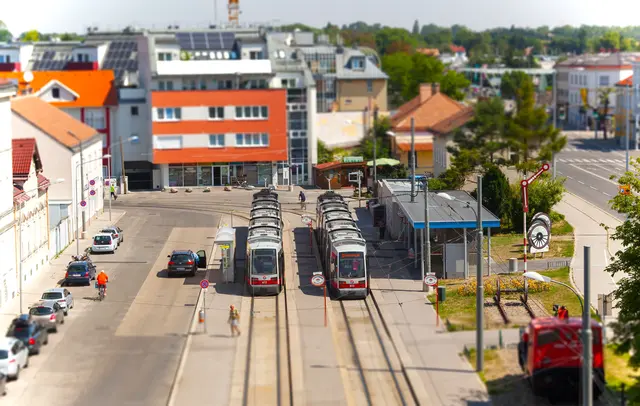 Nahe der Endstation Stammersdorf sorgt sich eine Bewohnerin um die Sicherheit ihres Kindes. Der Grund ist eine defekte Ampelanlage am Bahnübergang.   | Foto: Wiener Linien/Manfred Helmer