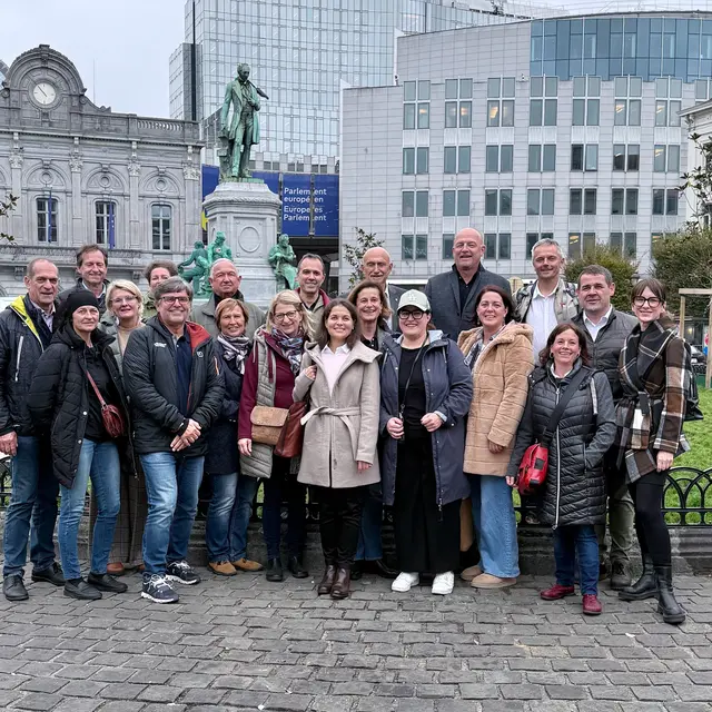 Vertreterinnen und Vertreter der Leader-Regionen Ennstal-Ausseerland und Mariazellerland-Mürztal vor dem EU-Parlament | Foto: Caroline Rodlauer