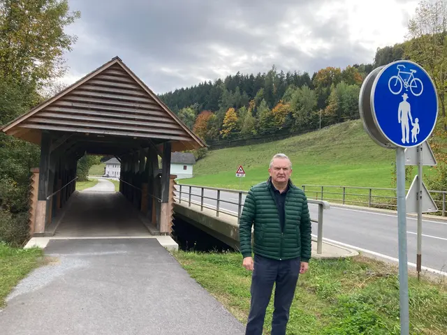 Hans Schaffler setzt sich seit 20 Jahren für den Ausbau des Rad- und Gehweges ein. | Foto: Schaffler