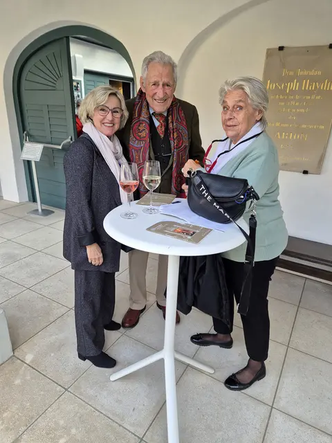 Suzanne Papasian, Psychotherapeutin Hainburg, mit Udo Saldow und Theresa Abensberg-Traun | Foto: Serenadenkonzerte NÖ