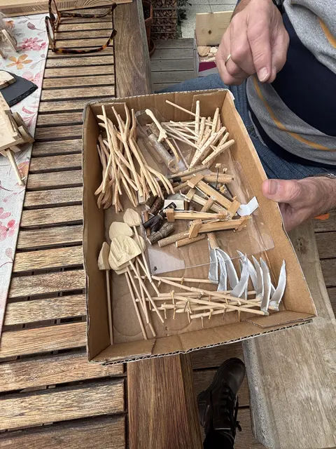 Besonders viel Zeit wird in die Herstellung der kleinen Werkstücke investiert. | Foto: MeinBezirk.at/Astrid Siebert