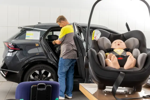 Der aktuelle ÖAMTC-Kindersitztest zeigt große Qualitätsunterschiede: Während fünf von 16 getesteten Modellen mit "gut" abschnitten, fielen drei Sitze aufgrund schwerer Sicherheitsmängel und Schadstoffbelastung durch.  | Foto: ÖAMTC/Stephan Huger