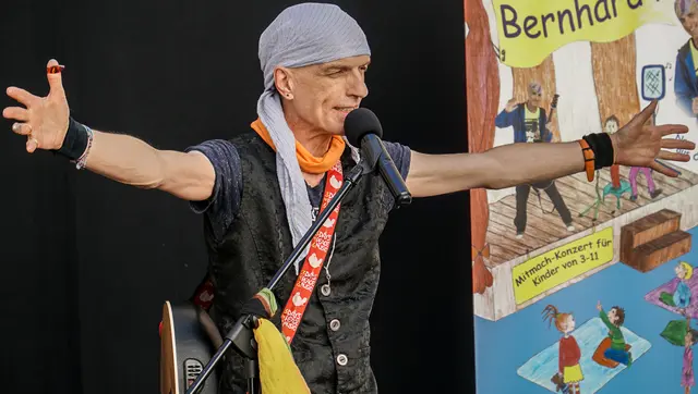 Kinderliedermacher Bernhard Fibich gibt Mitmach-Konzert in Liesing. | Foto: Andrea Rathmanner